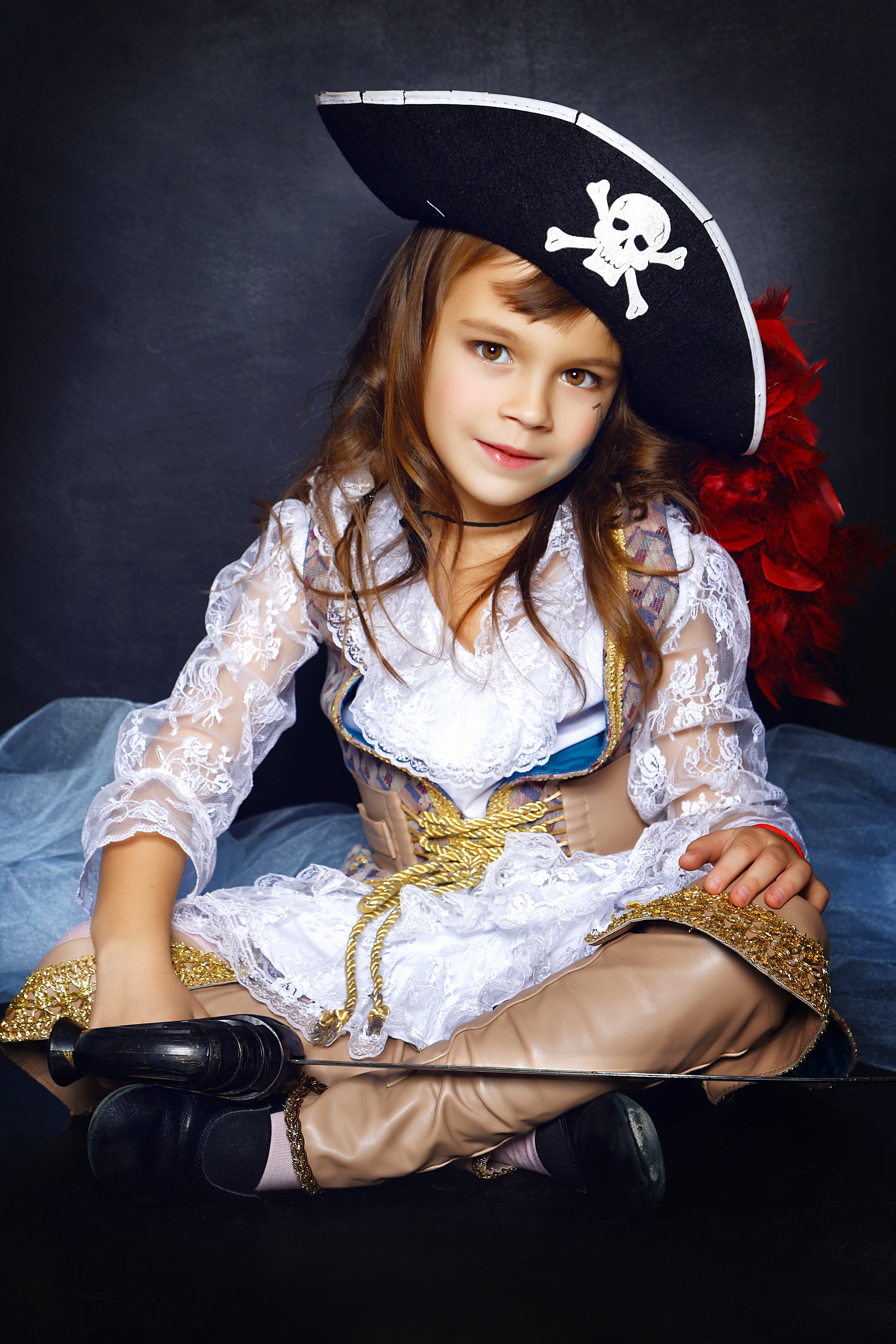 Niña disfrazada de pirata en la Fiesta Pirata de animación de Hoteles Mediterráneo Peñíscola