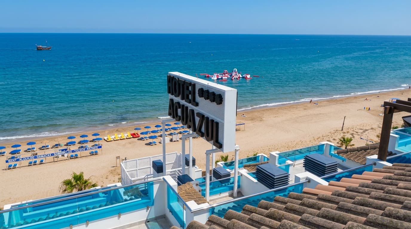 Fachada del Hotel Acuazul 4★ en primera línea de playa de Peñíscola con piscina y acceso directo al mar