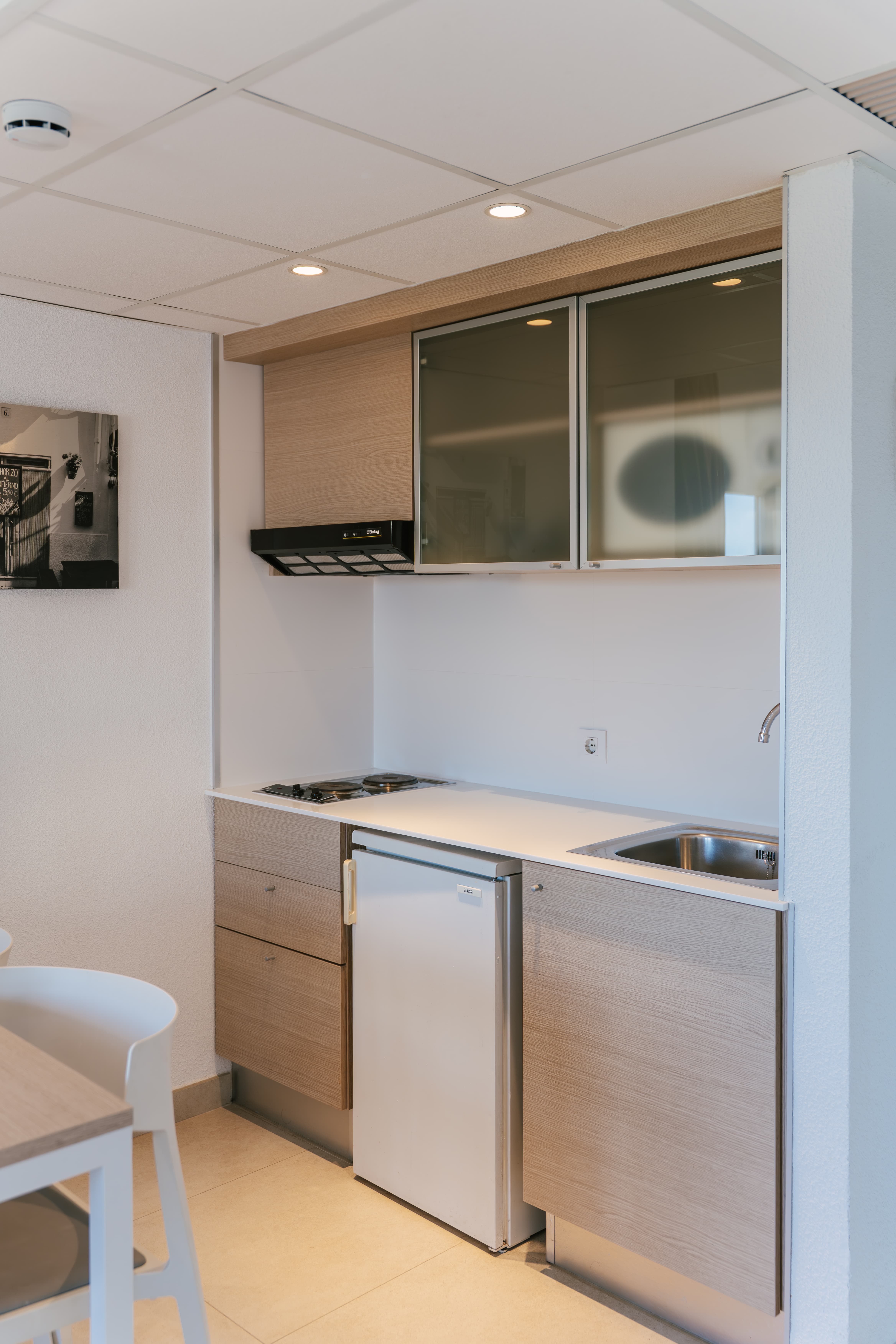 Kitchenette equipada del apartamento del Aparthotel Acualandia Peñíscola
